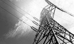How can energy retailers combat the rapidly rising risk of bad debt and collection costs?